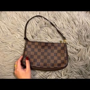 AUTHENTIC Louis Vuitton Damier Pochette